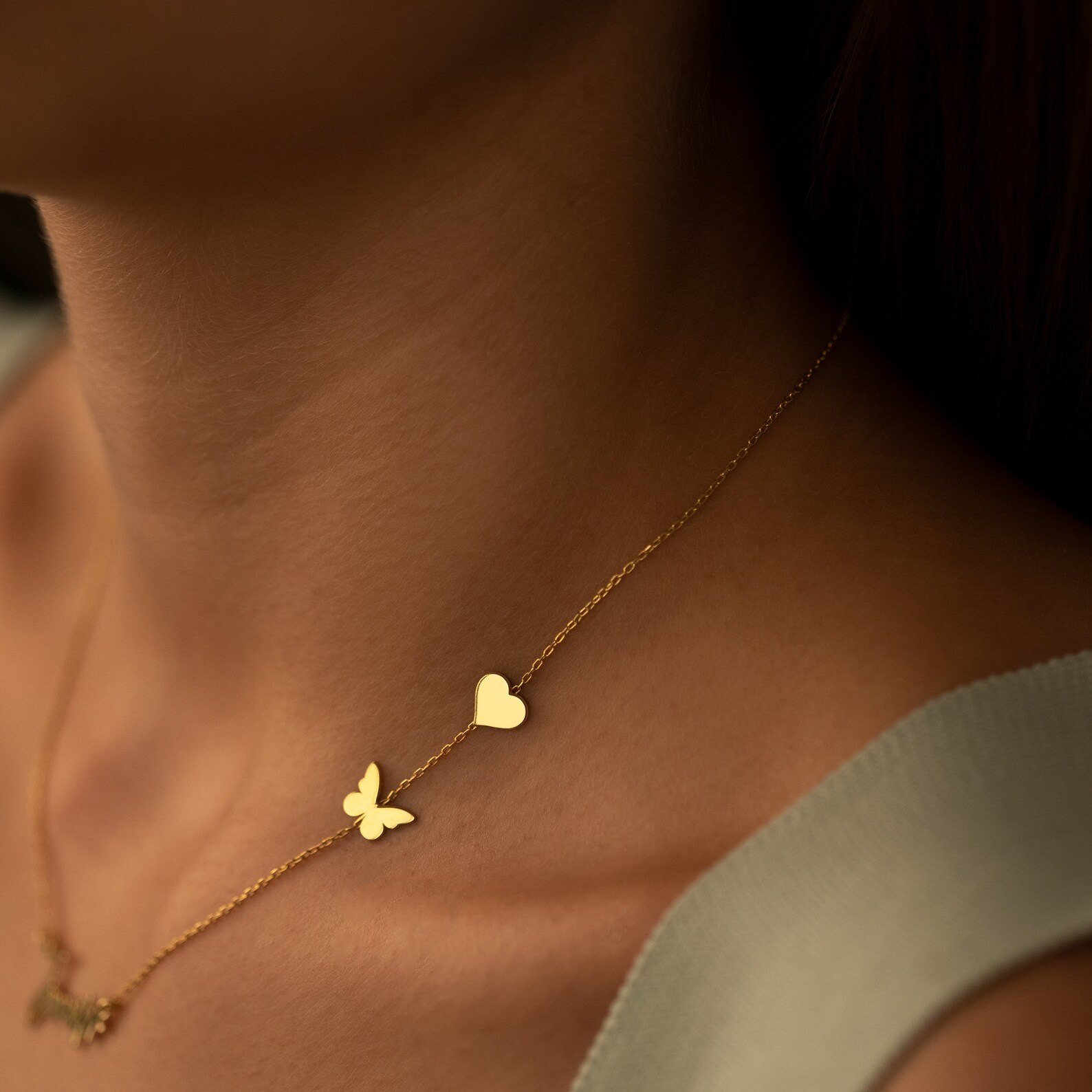 女性のためのパーソナライズされた蝶の形をしたネックレス,ステ - Birth Flower Necklace のレビューと価格